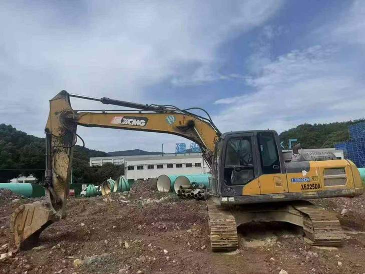 Buy XCMG XE205DA Used Excavator / 1