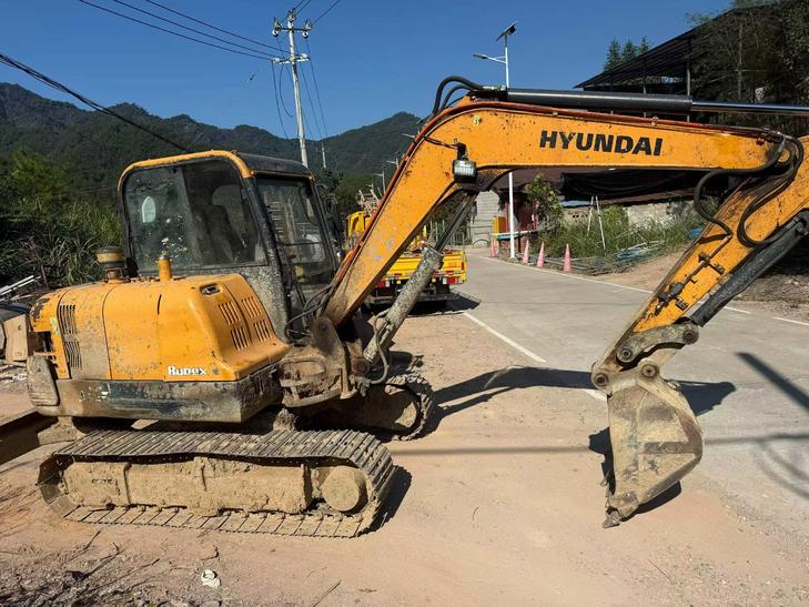 Buy Hyundai HX60 Used Excavator / 1