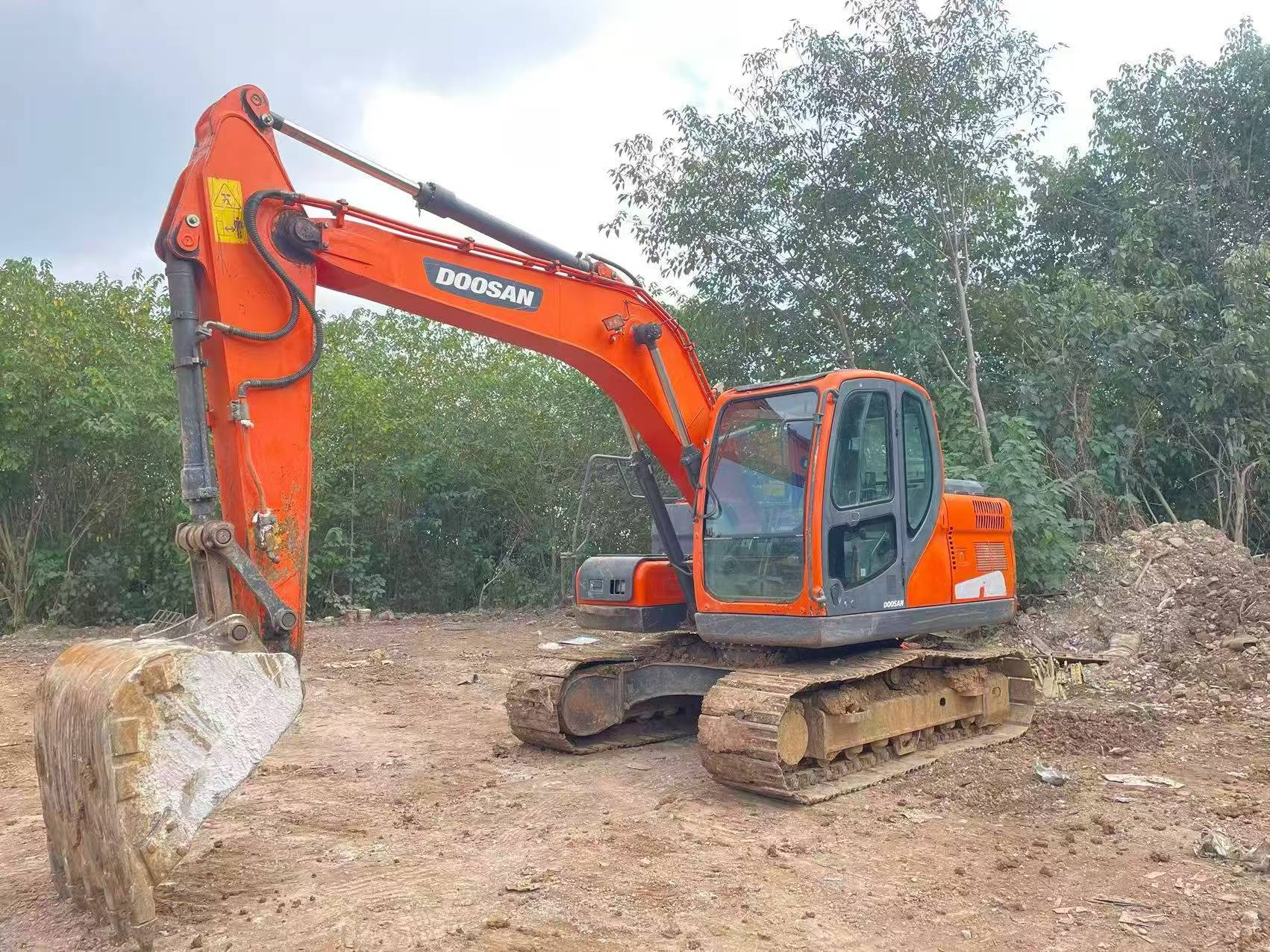 Buy Doosan S130W-3 Used Excavator / 2 Buy Doosan S130W-3 Used Excavator / 2