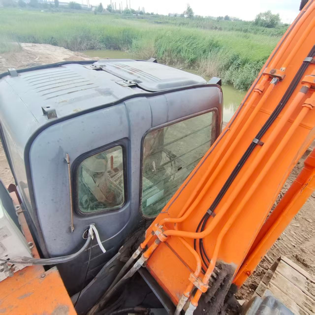 Buy Hitachi EX200 Used Excavator / 4