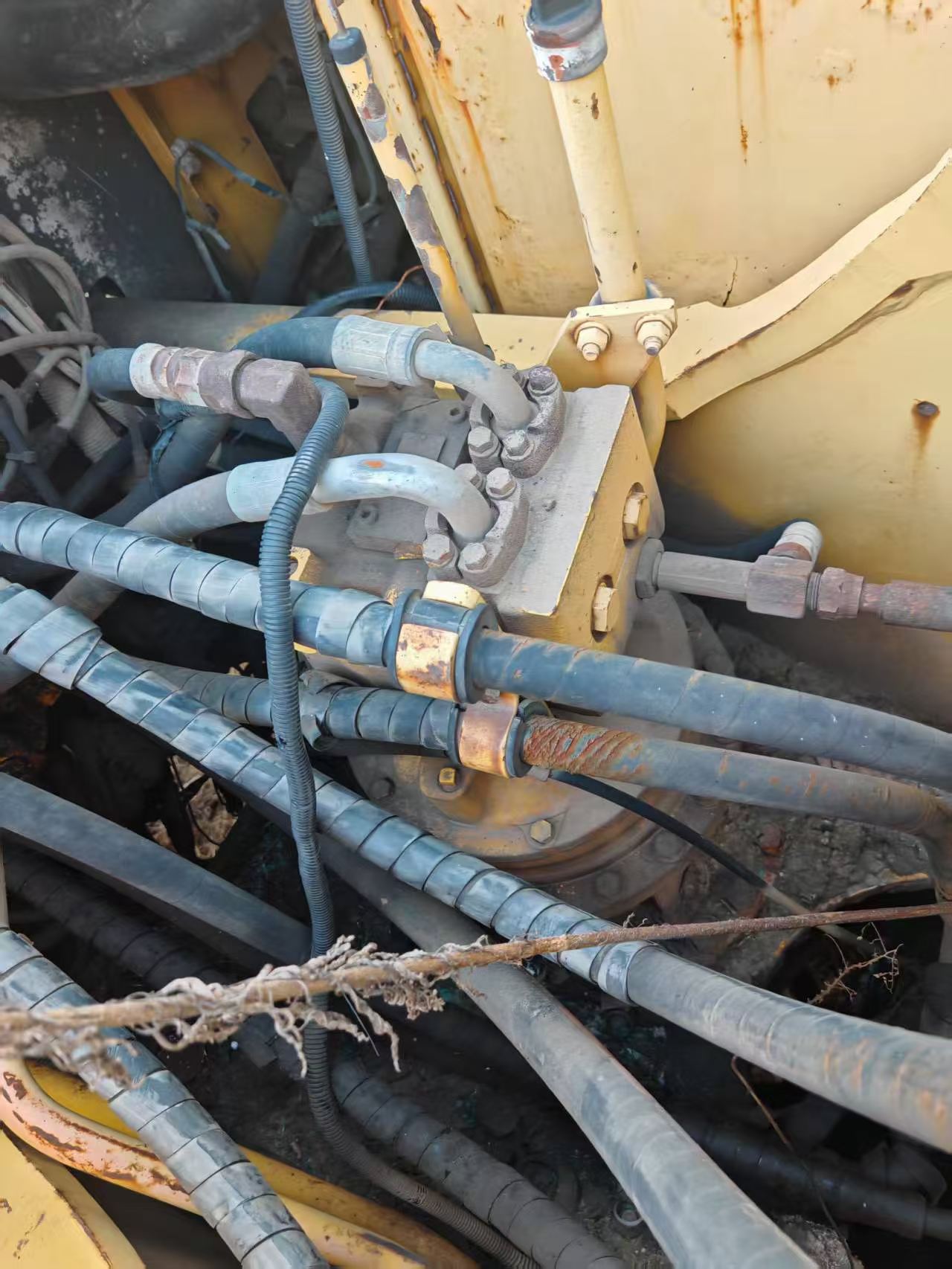Buy Komatsu PC200-7 Used Excavator / 2