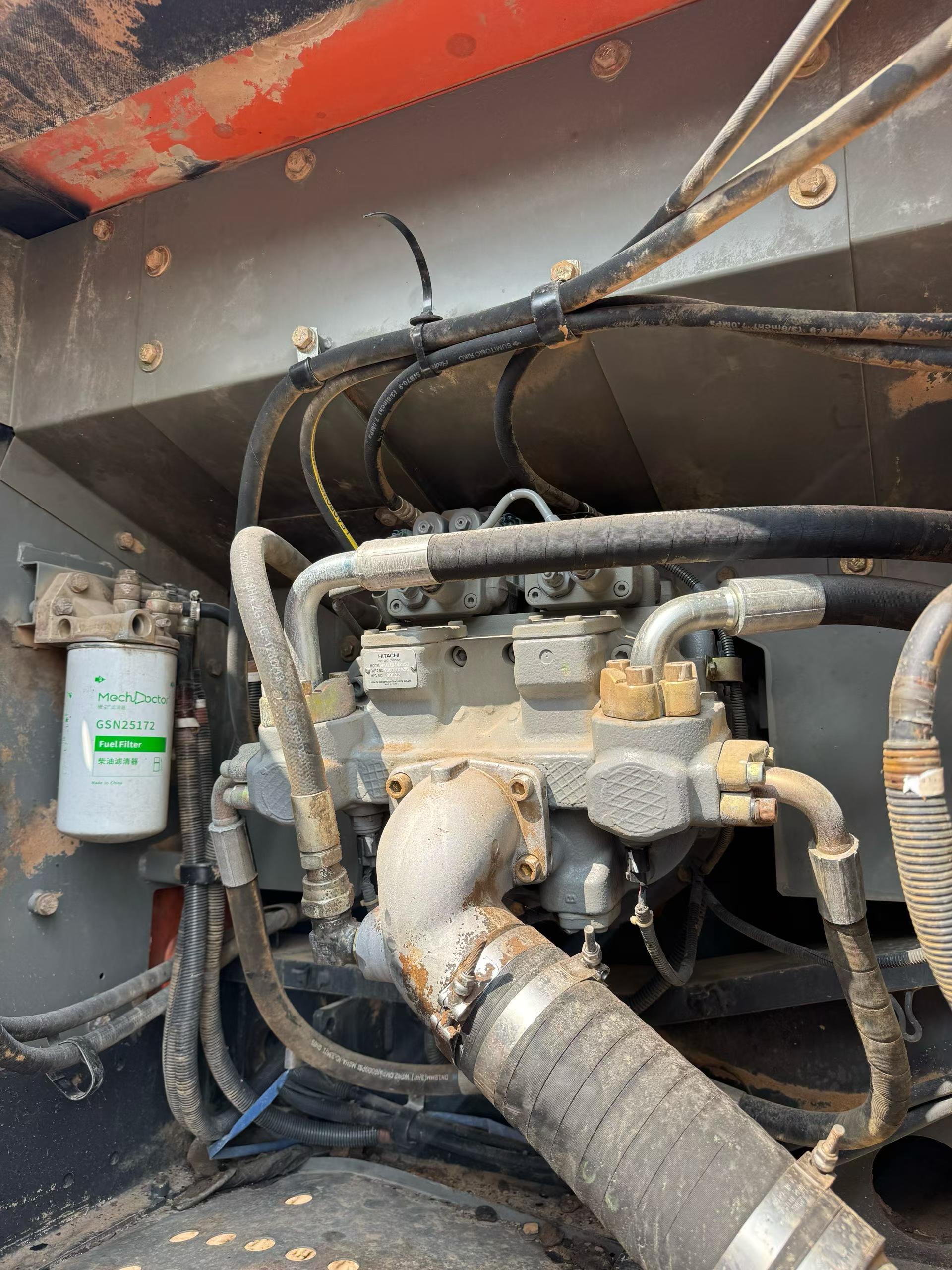 شراء حفارة Hitachi ZX240 مستعملة / 8