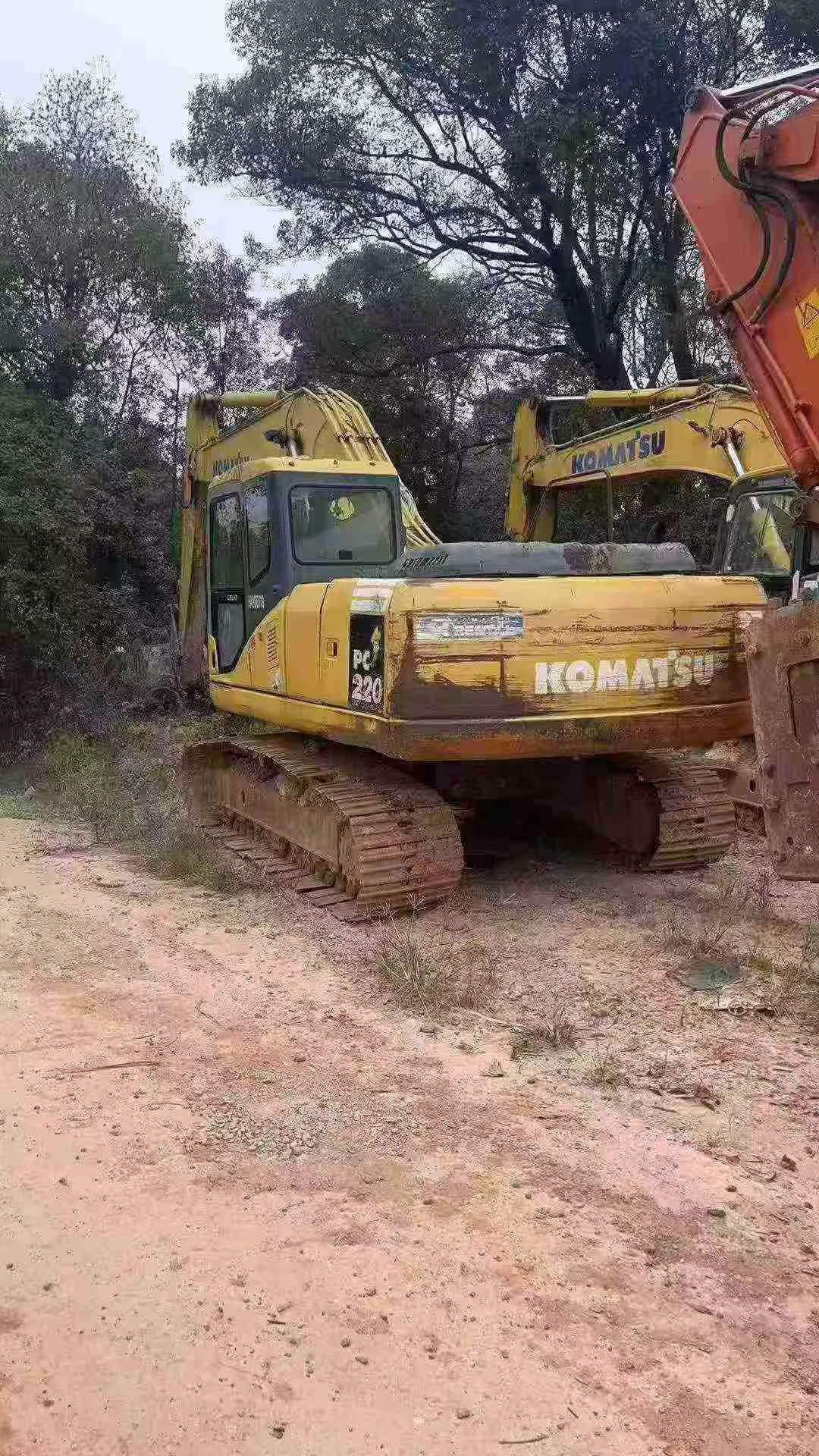 Buy Komatsu PC200-7 Used Excavator / 2