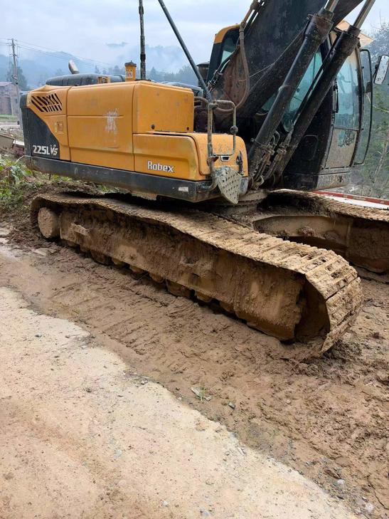 Buy Hyundai R225-7 Used Excavator / 1