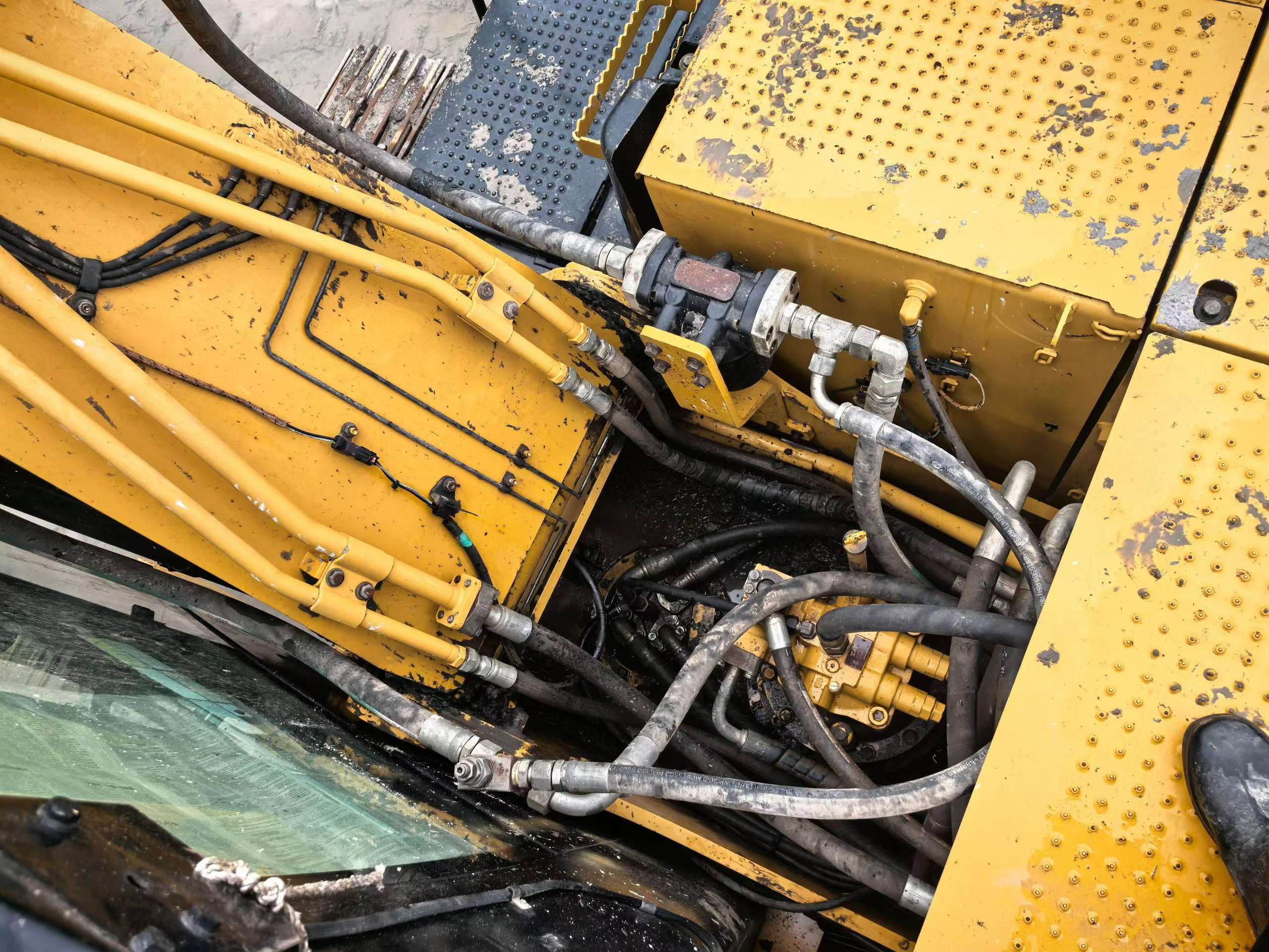 Buy Caterpillar 320D Used Excavator / 8