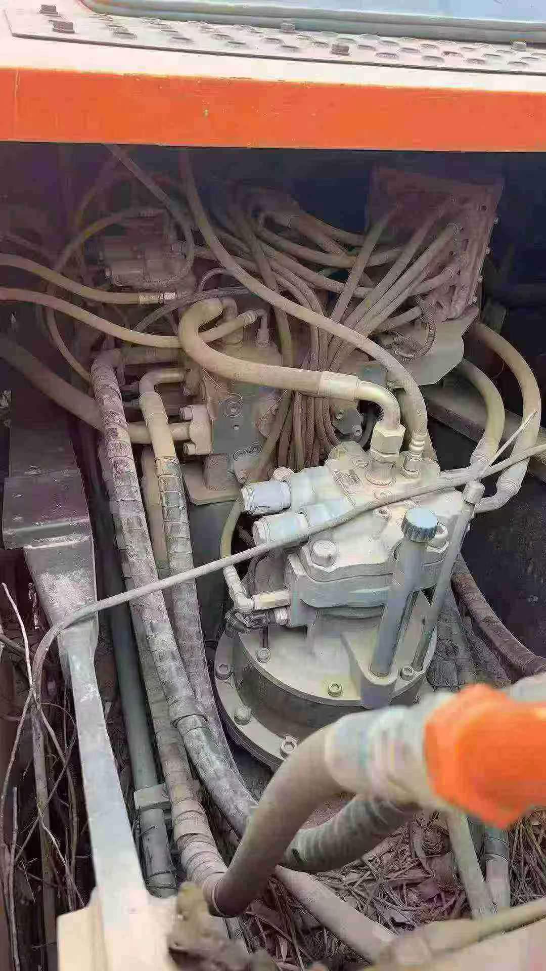 Buy Hitachi ZX200-5G Used Excavator / 3