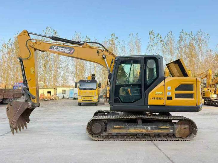Buy XCMG XE135B Used Excavator / 1