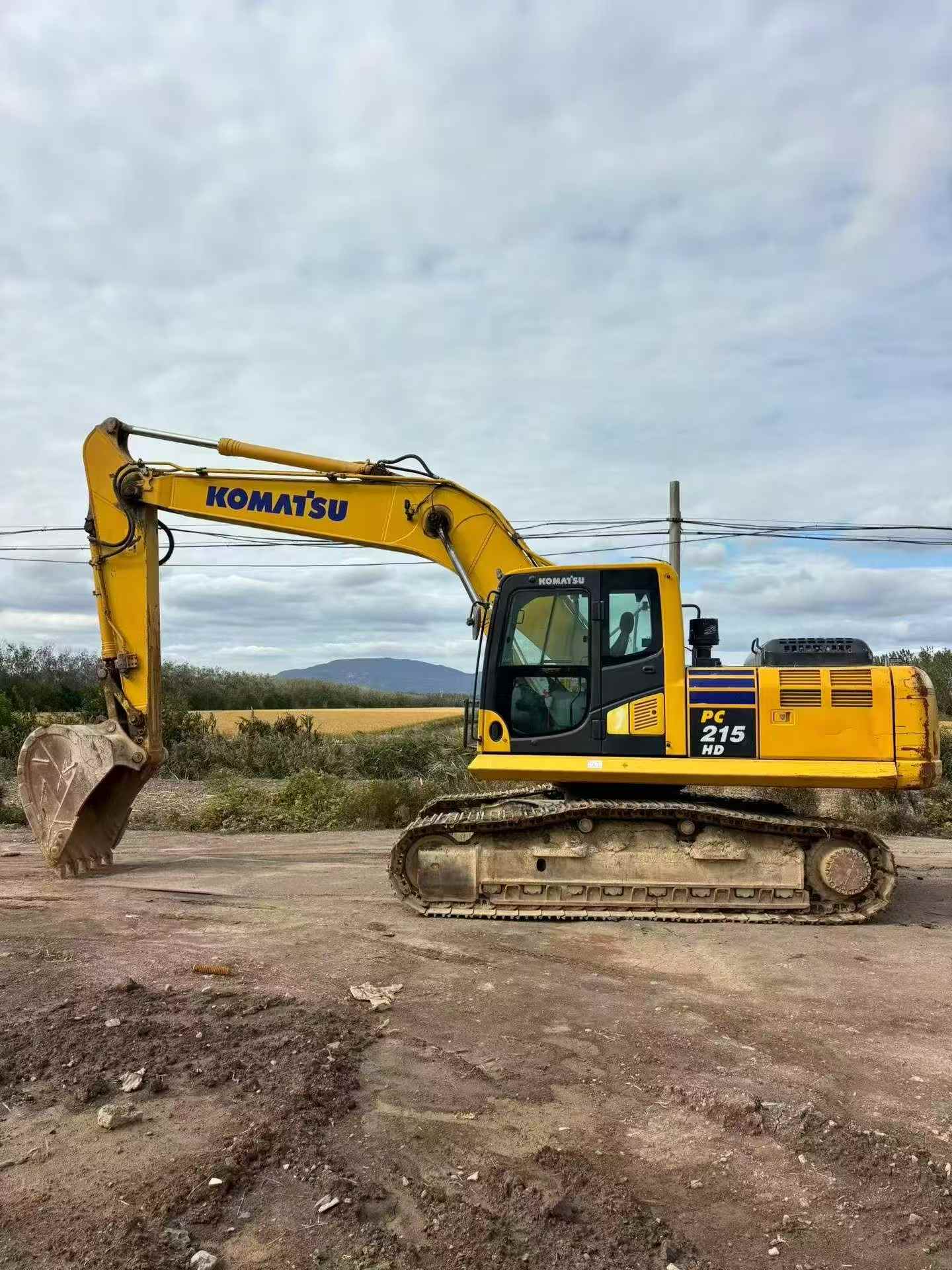شراء Komatsu HB215LC-1 مستعمل حفارة