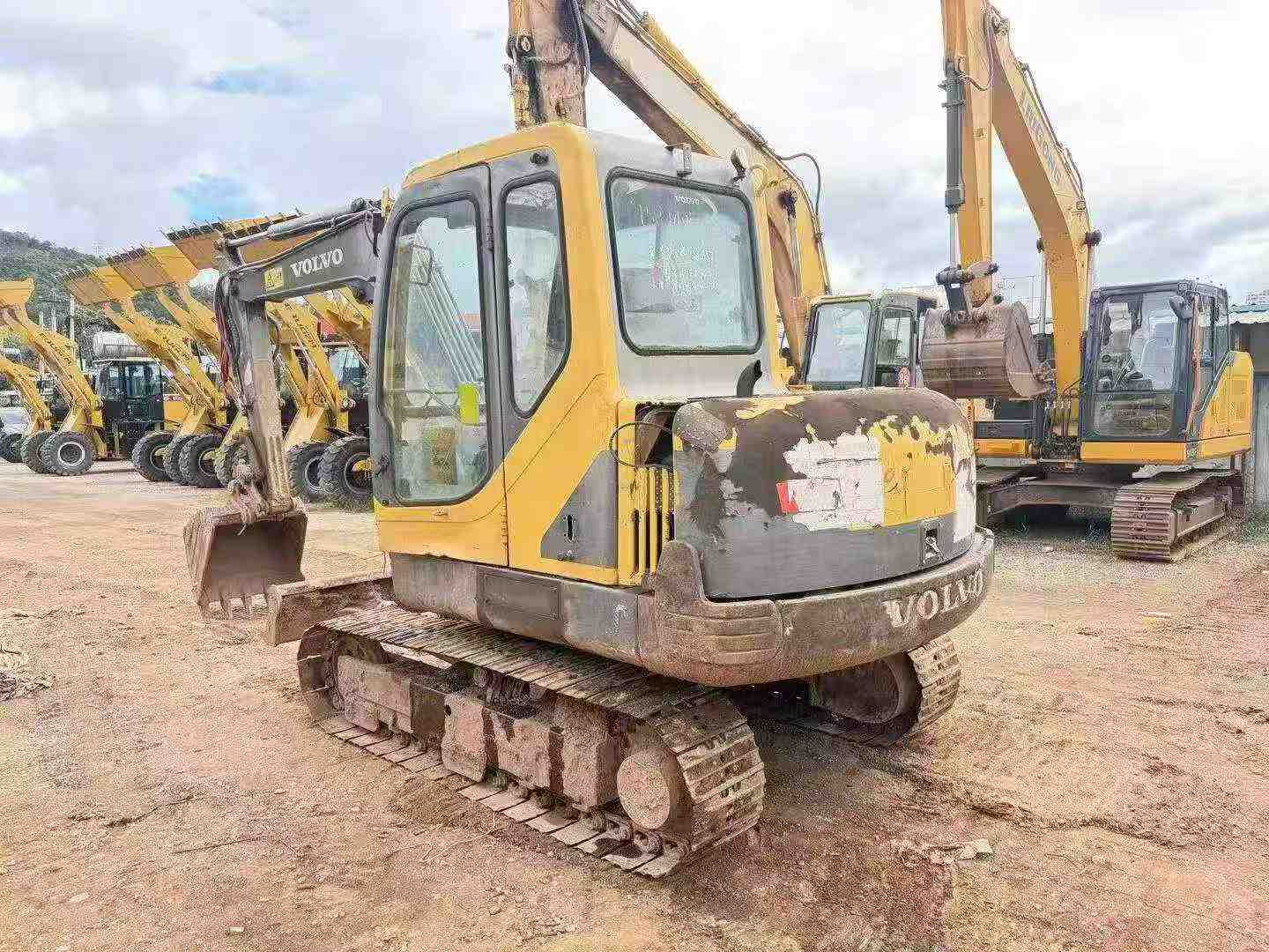 شراء حفارة Volvo EC55 مستعملة / 2