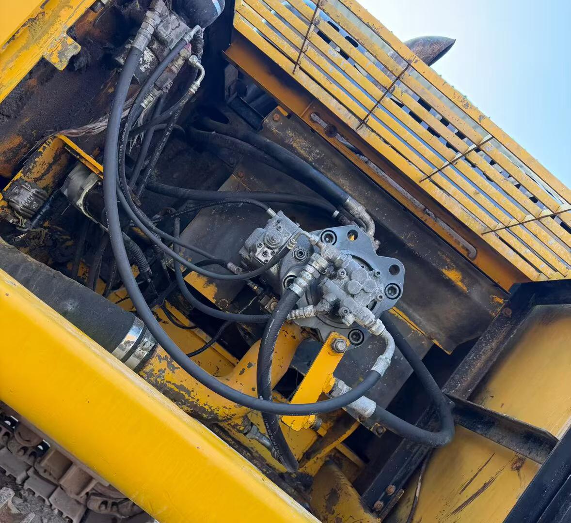 Buy Kato HD1023-LC Used Excavator / 7