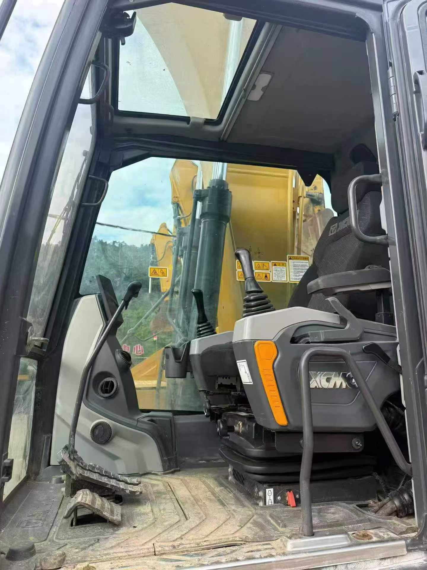 Buy XCMG XE215 Used Excavator / 3