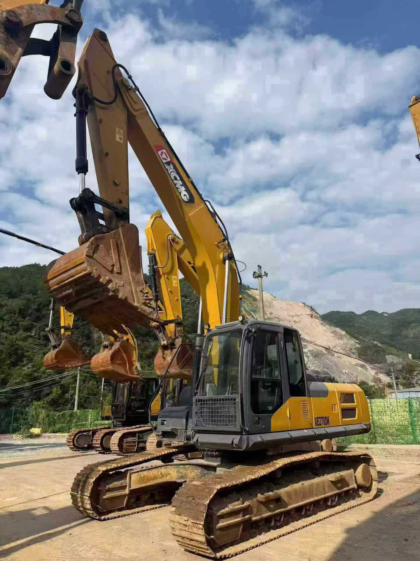 Buy XCMG XE270DK Used Excavator / 8