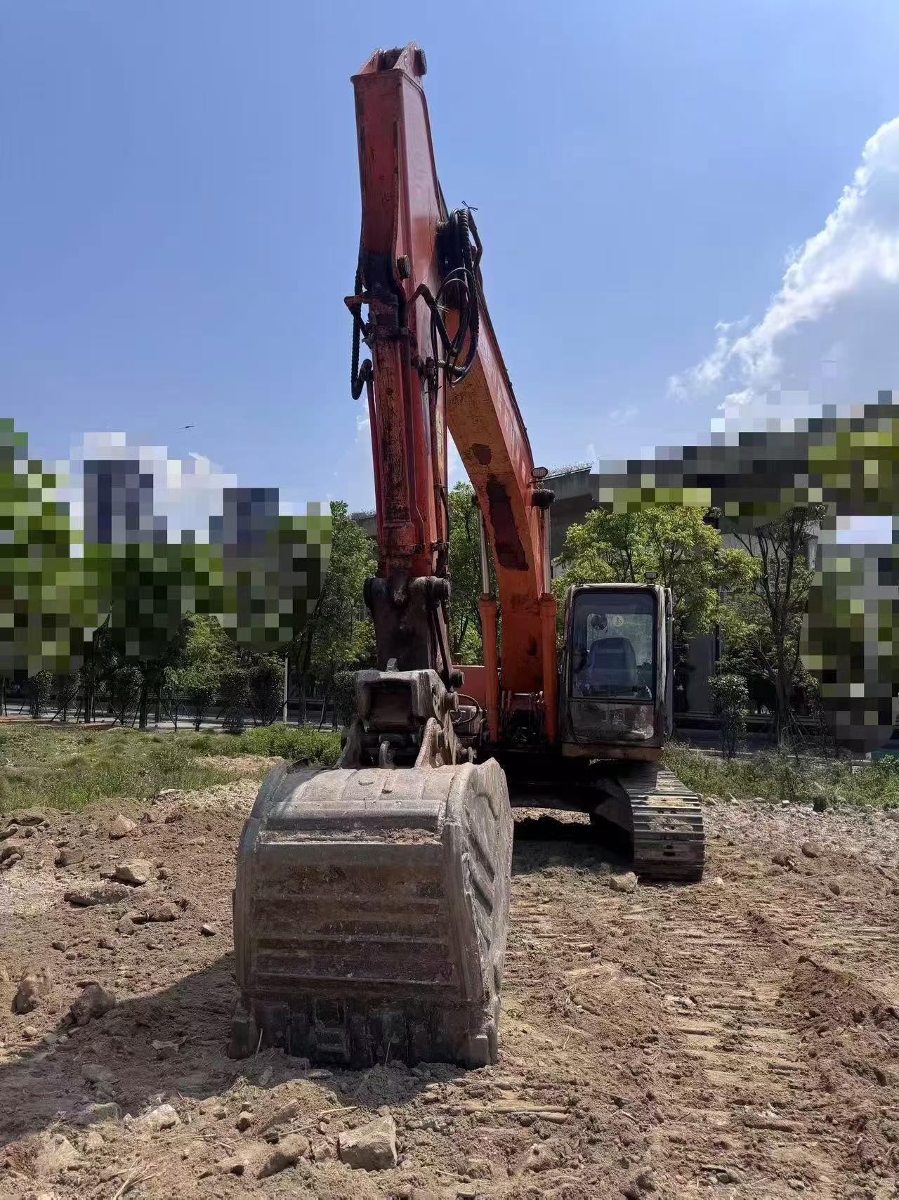 Buy Hitachi EX200-5 Used Excavator / 4