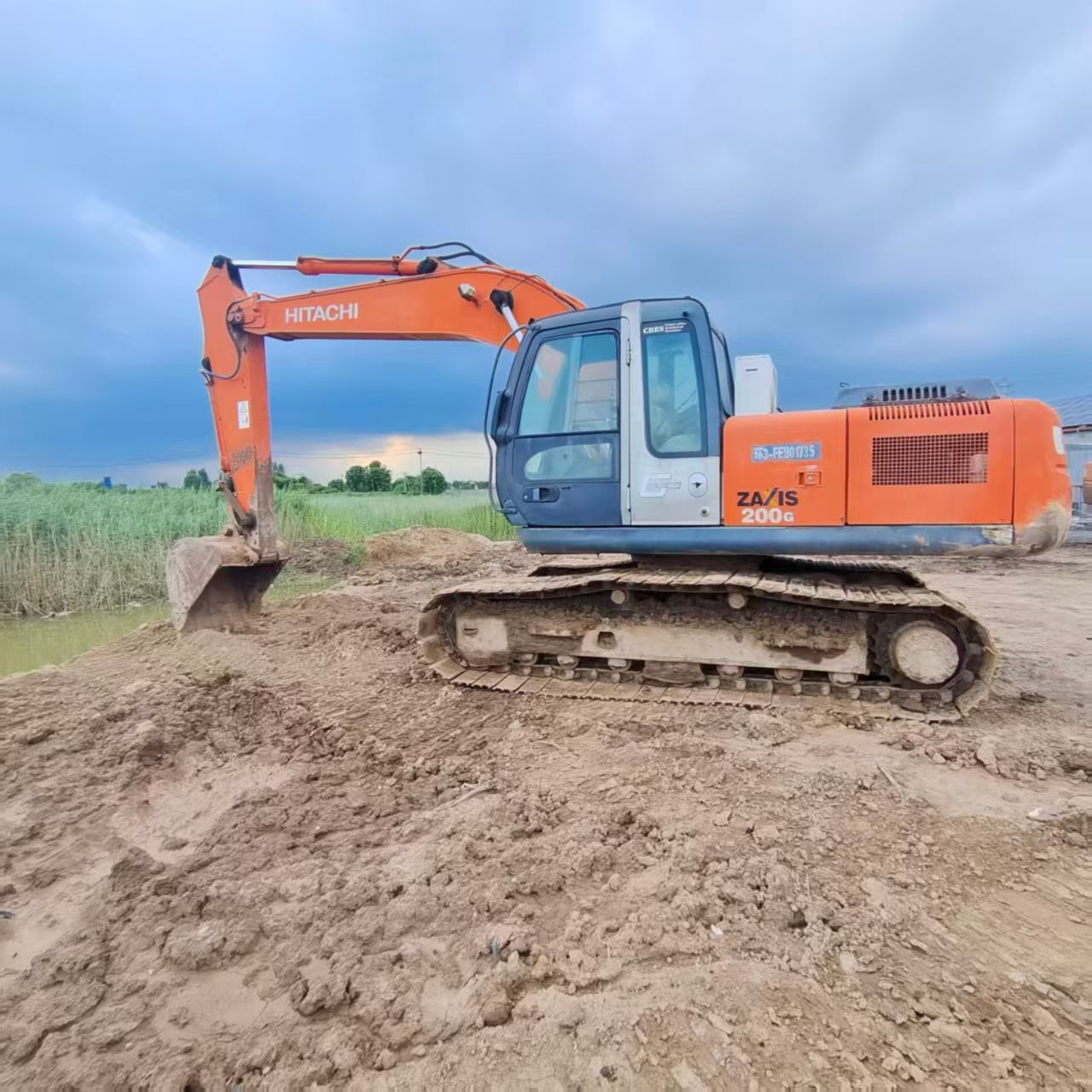 Buy Hitachi EX200 Used Excavator / 3