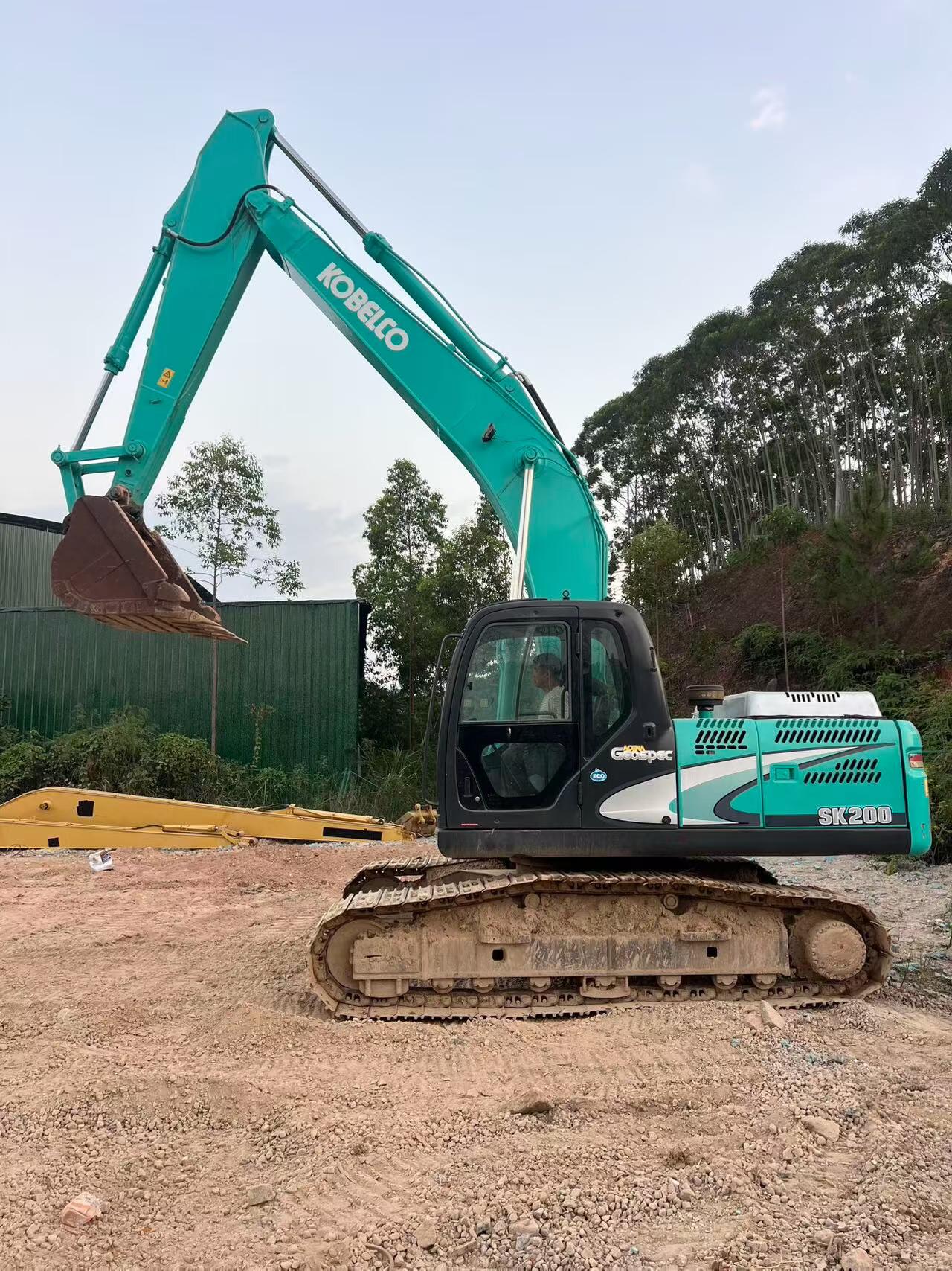 Buy Kobelco SK200 Used Excavator / 2