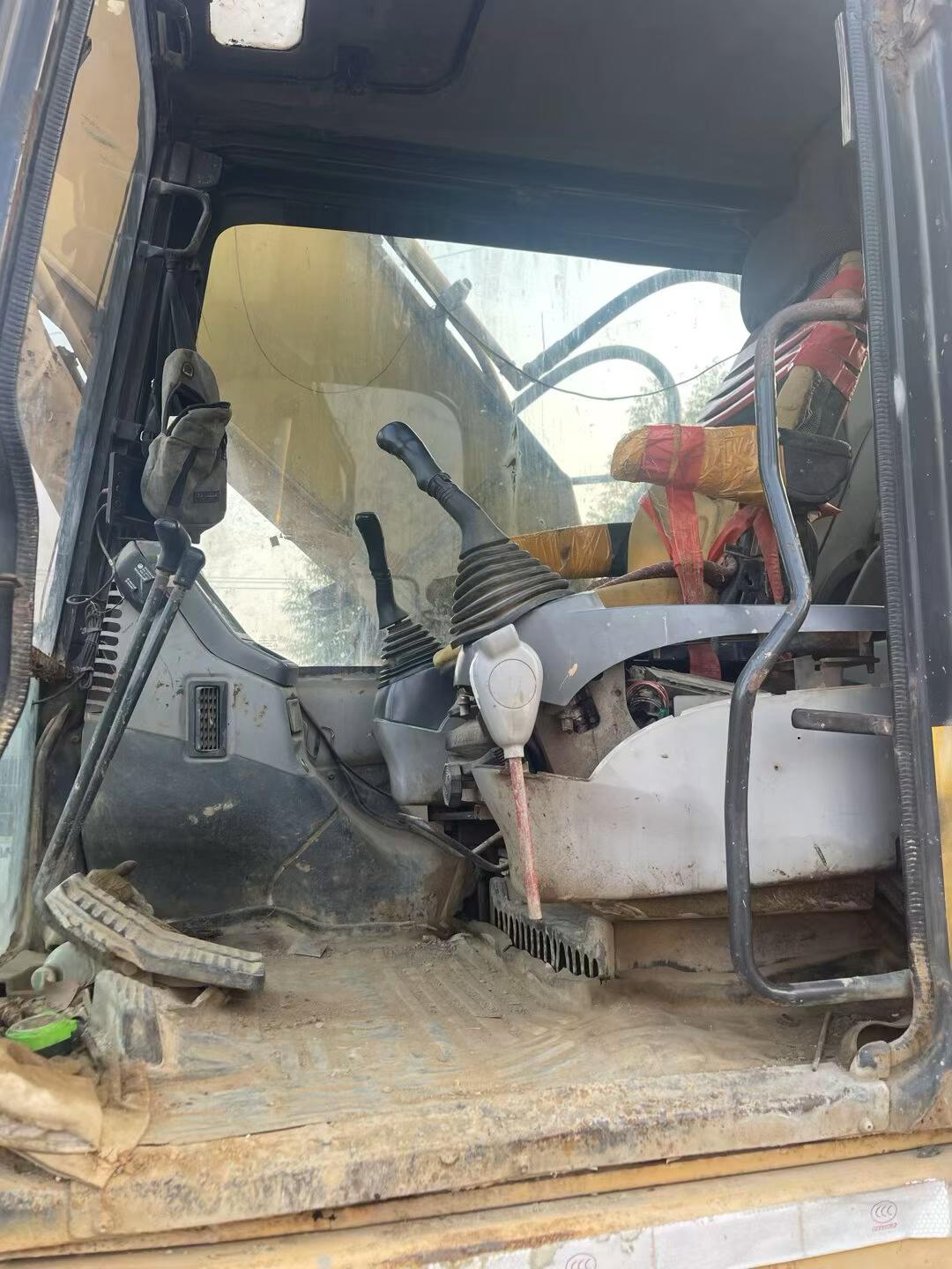 شراء حفارة Komatsu PC200-7 مستعملة / 5