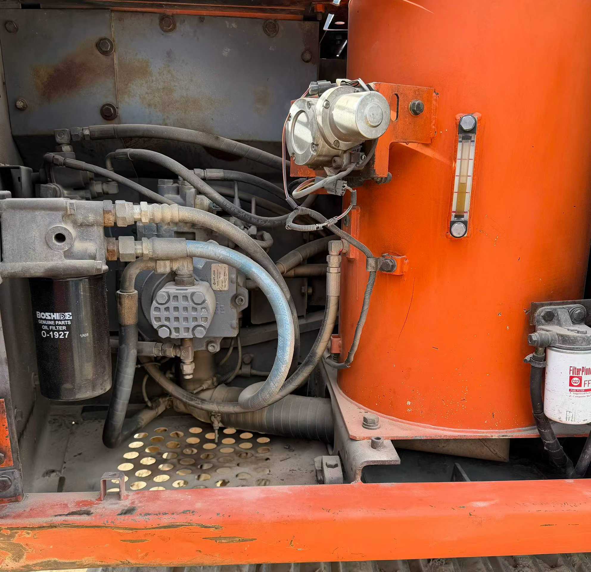 شراء حفارة Hitachi EX120-6 مستعملة / 8