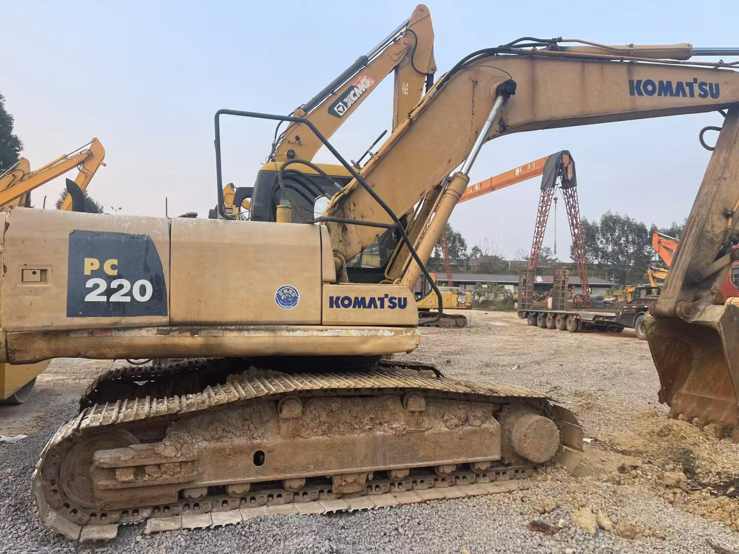 Comprar Komatsu PC200-7 Usado Escavadeira