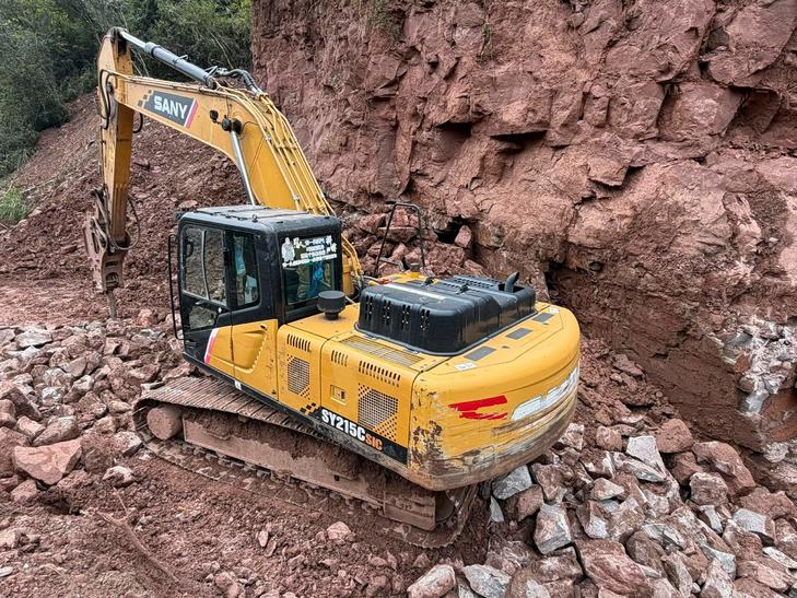 Buy Sany SY200C Used Excavator / 1