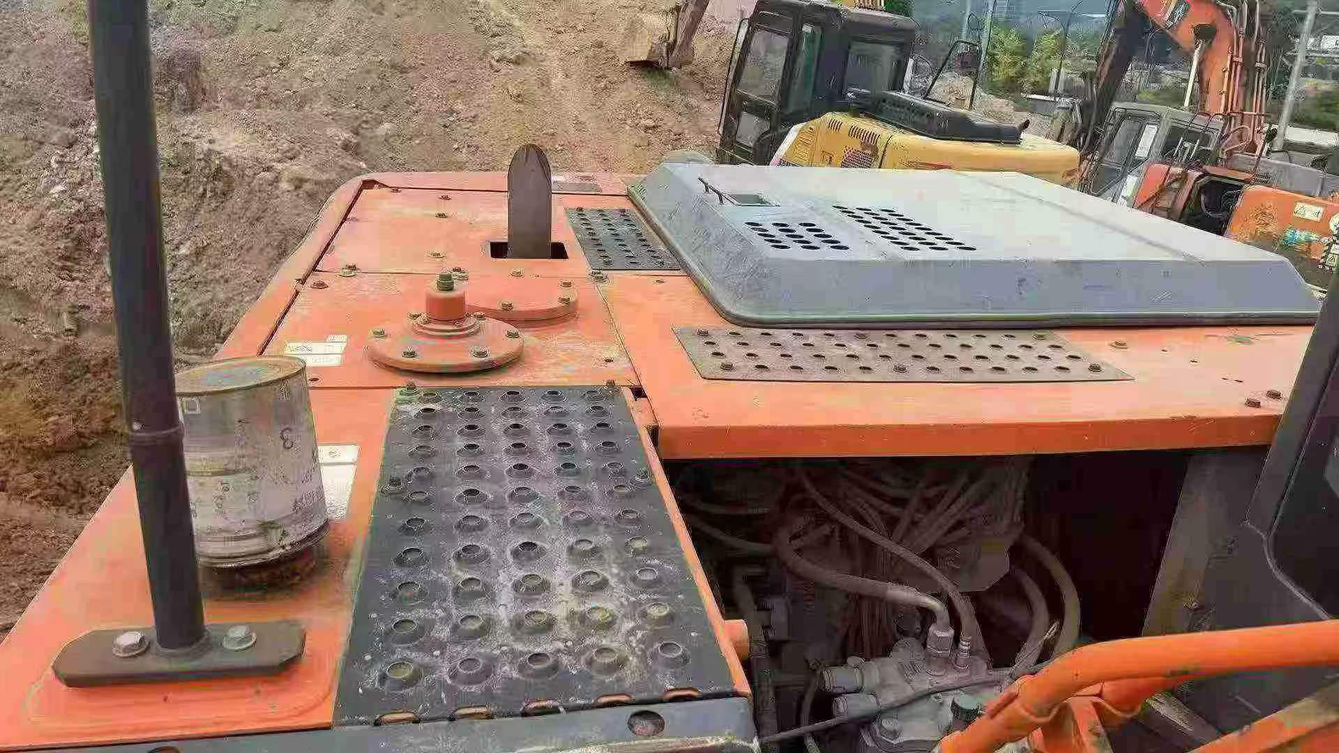 Buy Hitachi ZX200-5G Used Excavator / 7