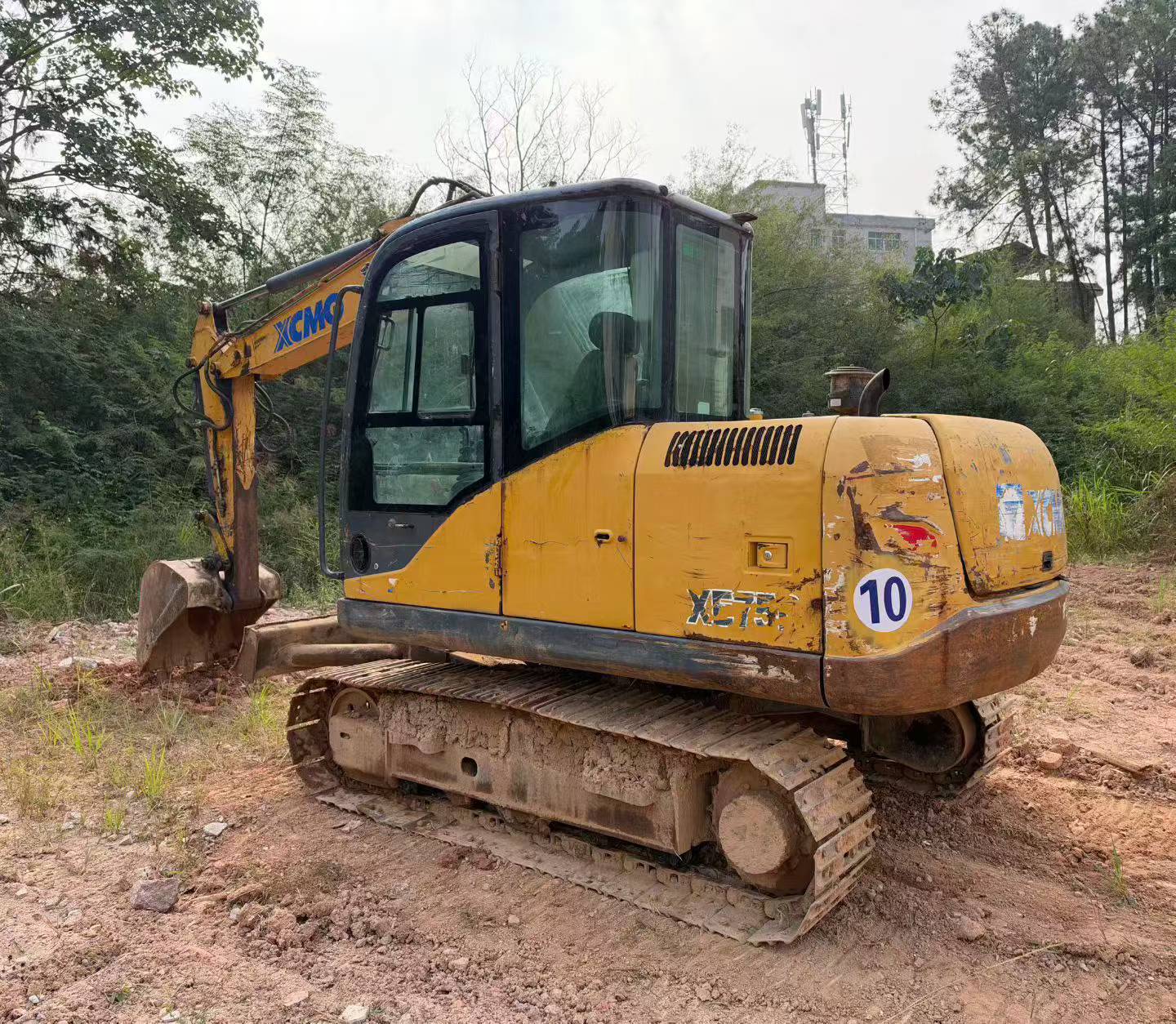 Buy XCMG XE75C Used Excavator / 2