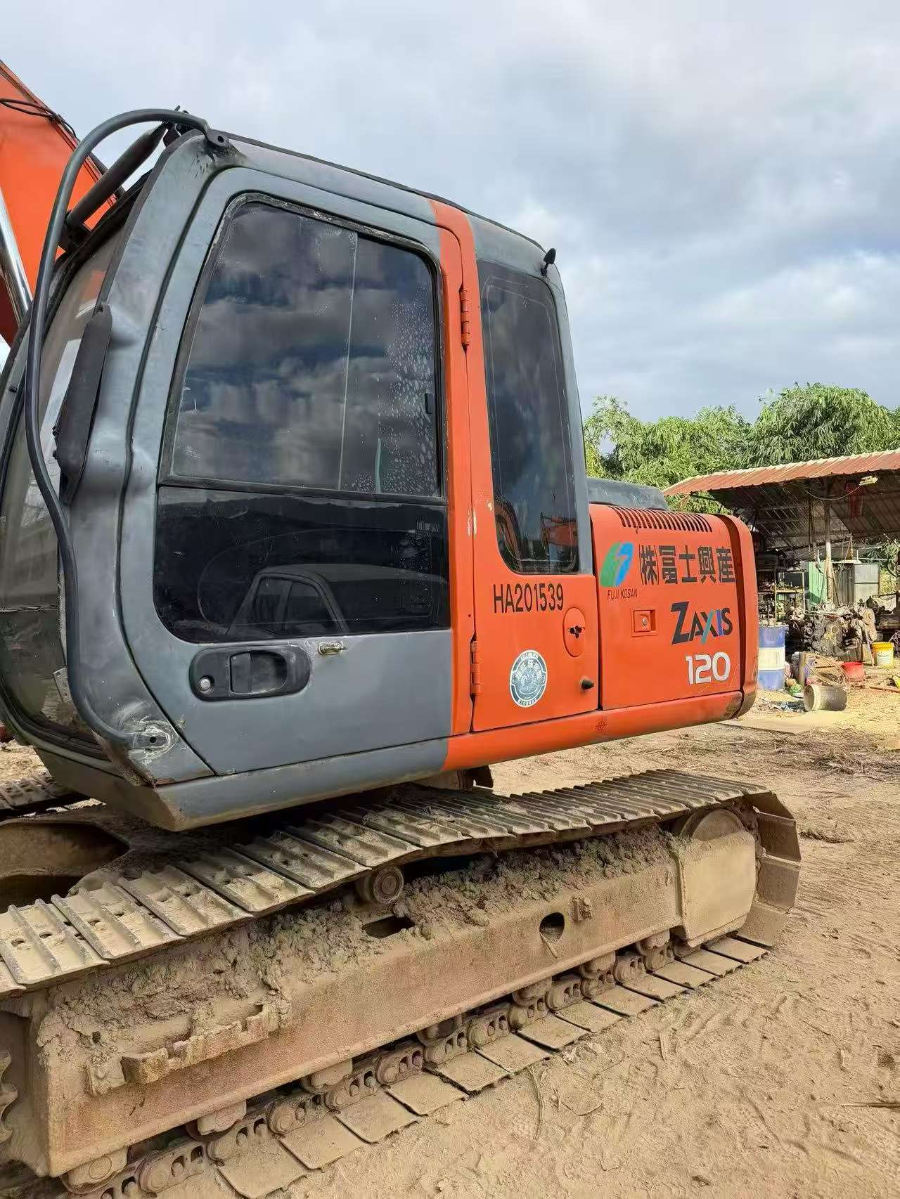 شراء حفارة Hitachi EX120-6 مستعملة / 4