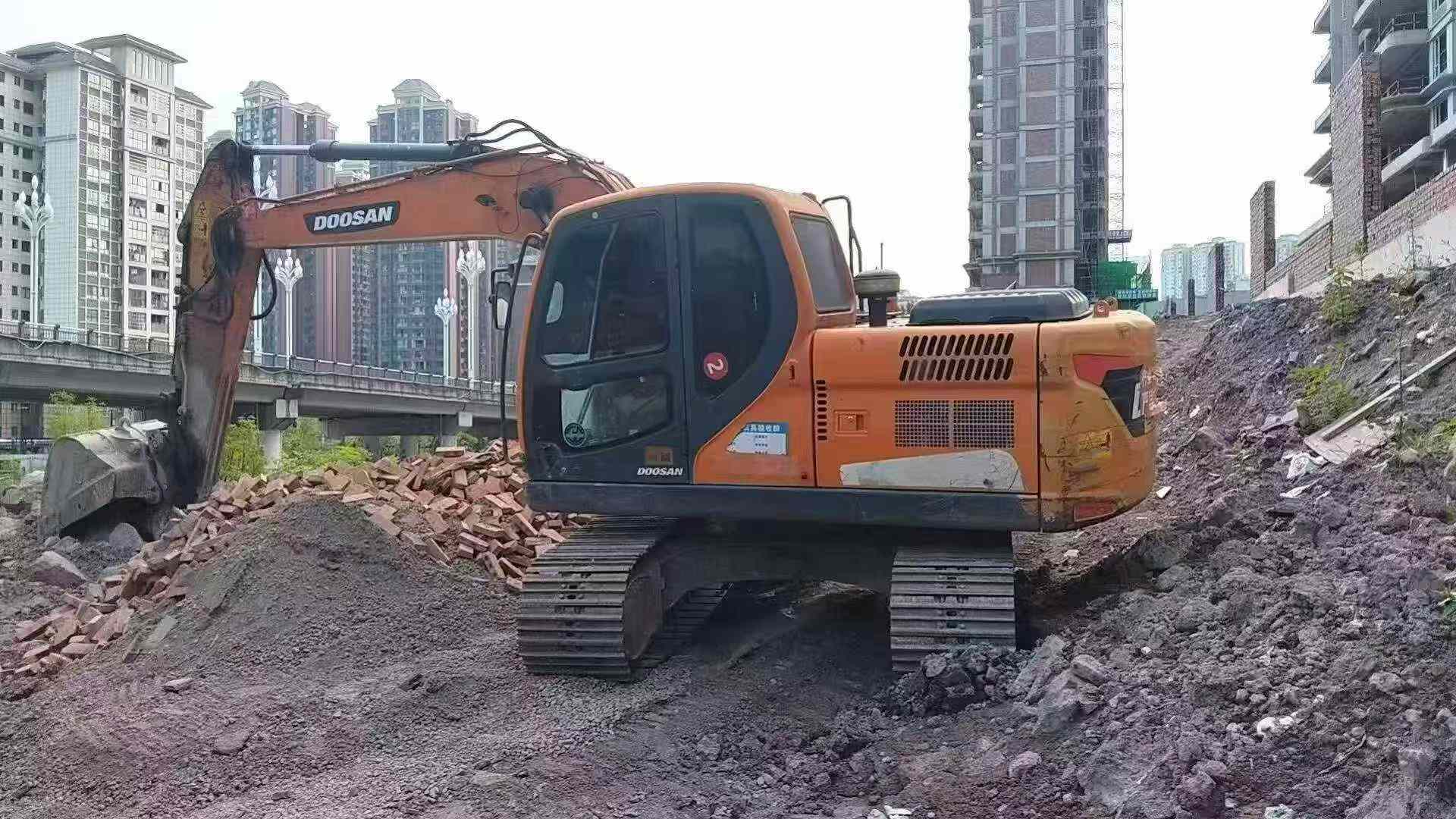 Buy Doosan S130W-3 Used Excavator / 3