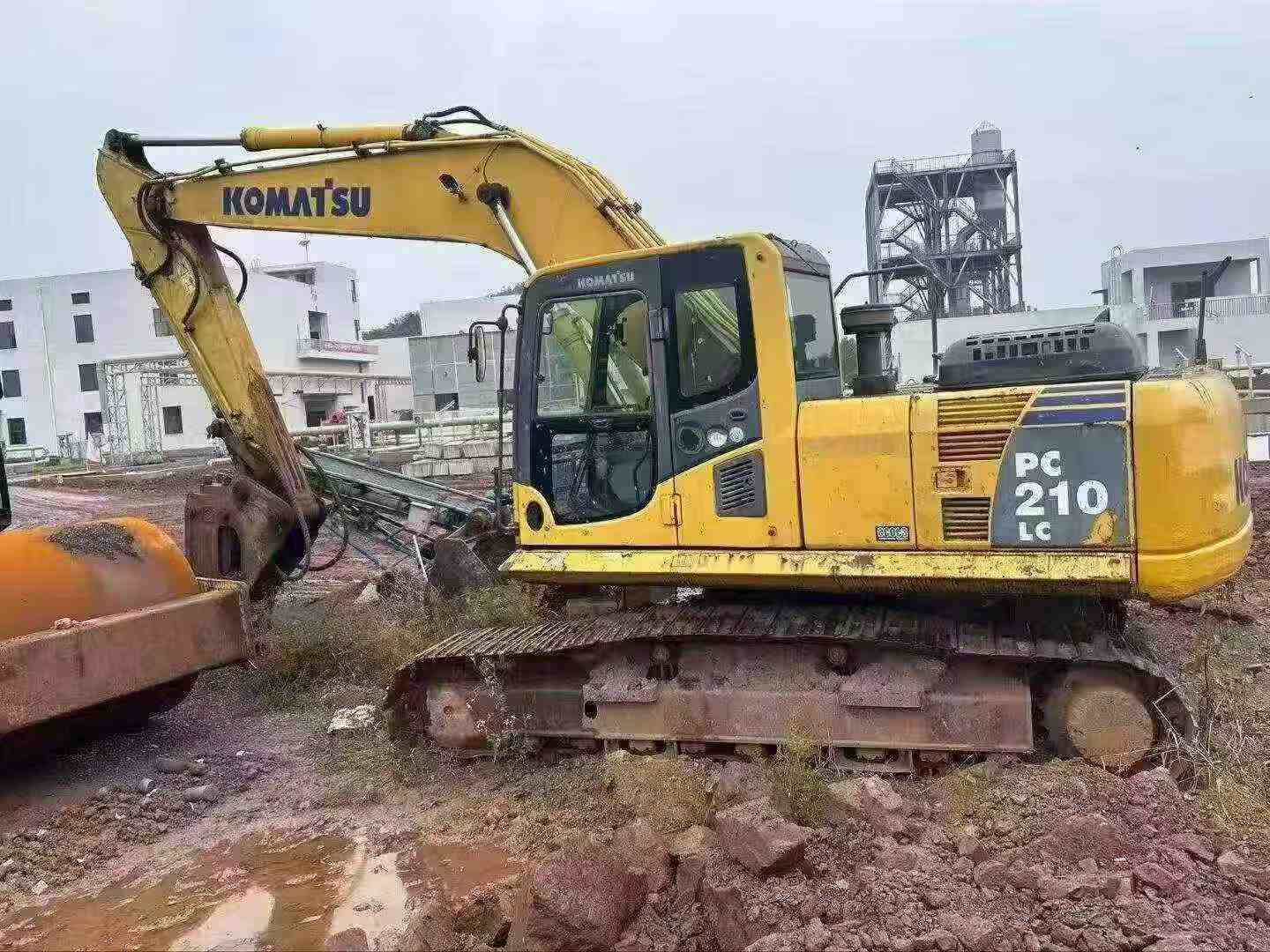 Buy Komatsu PC210-6 Used Excavator / 4