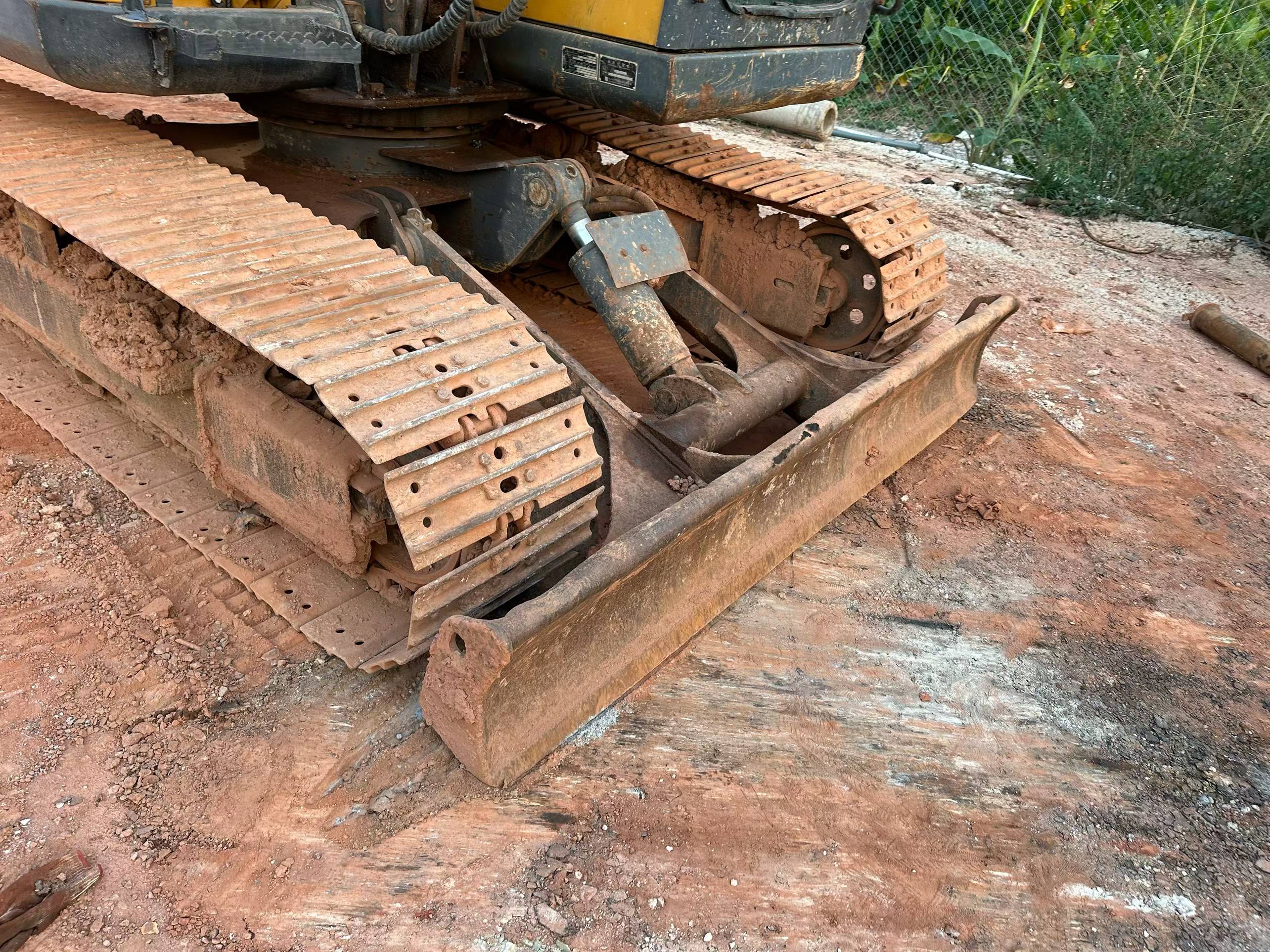Buy XCMG XE75C Used Excavator / 2