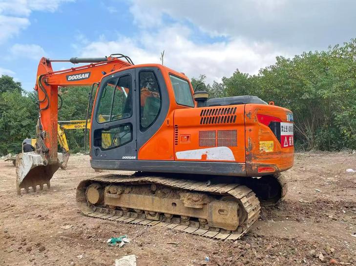 Buy Doosan S130W-3 Used Excavator / 1