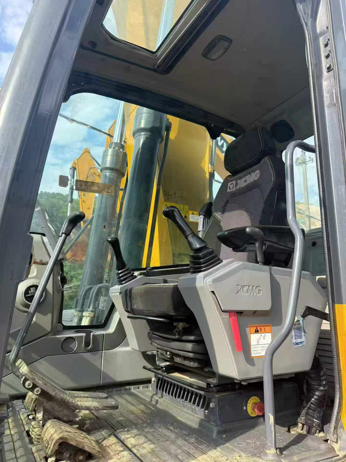 Buy XCMG XE270DK Used Excavator / 9