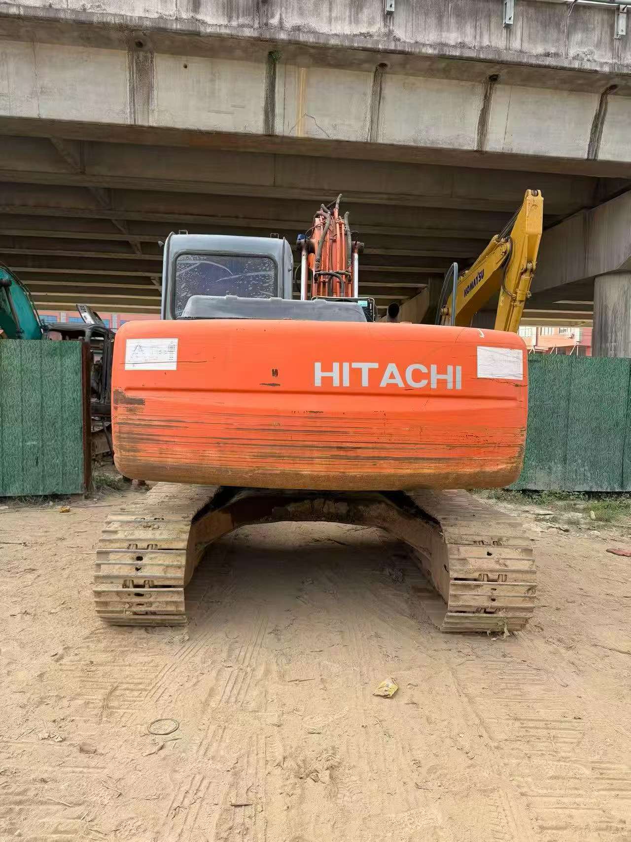 شراء حفارة Hitachi EX120-6 مستعملة / 3
