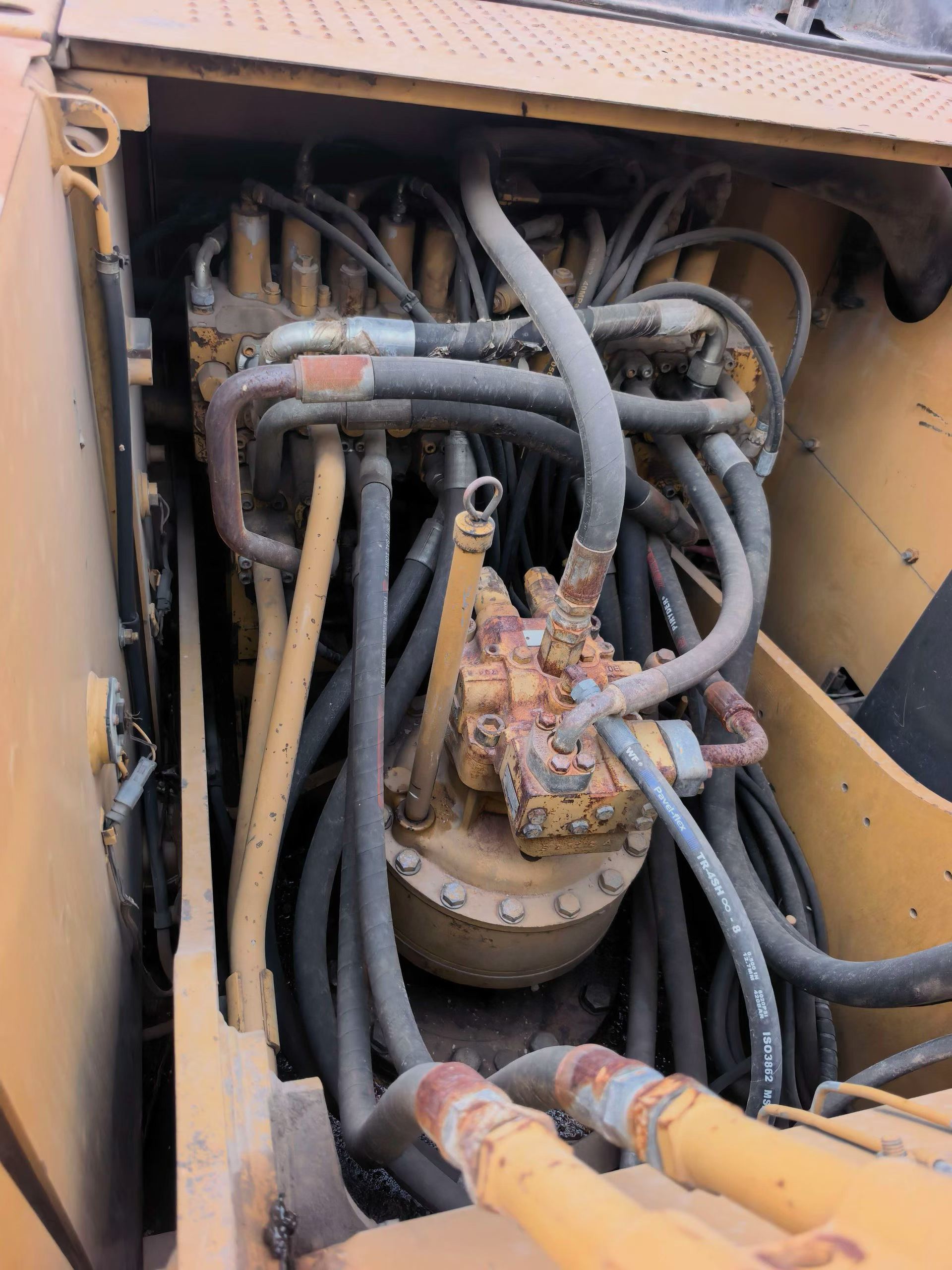 Buy Caterpillar 320D Used Excavator / 5