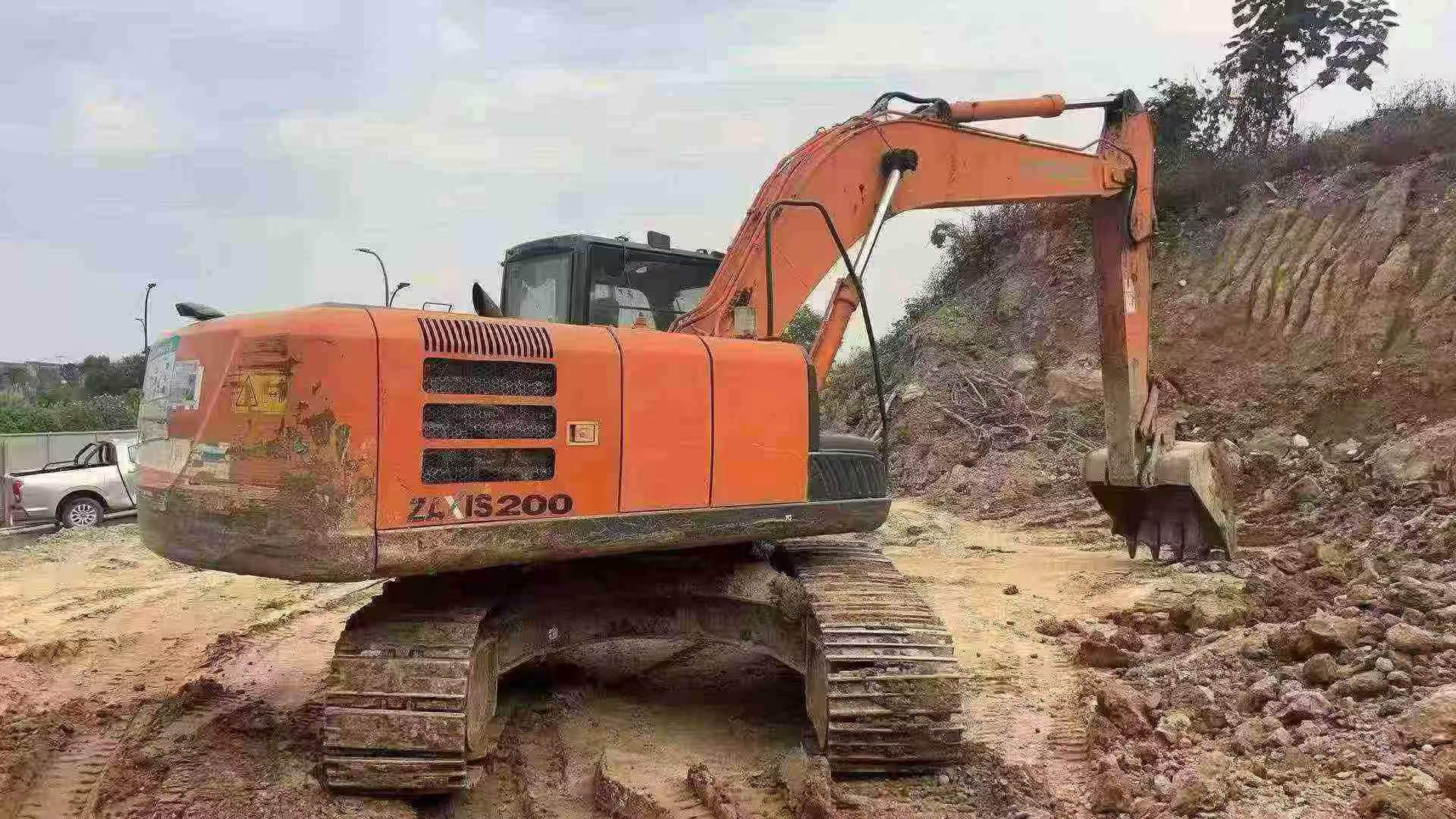Buy Hitachi ZX200-5G Used Excavator / 2