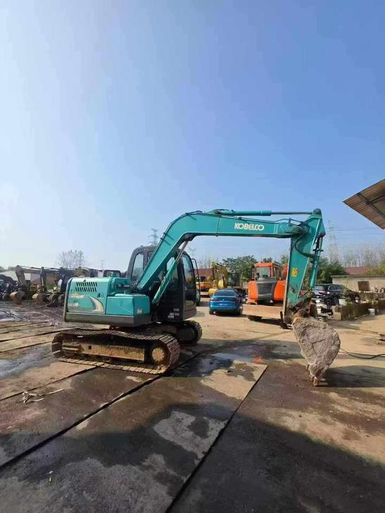 Buy Kobelco SK75 Used Excavator / 1