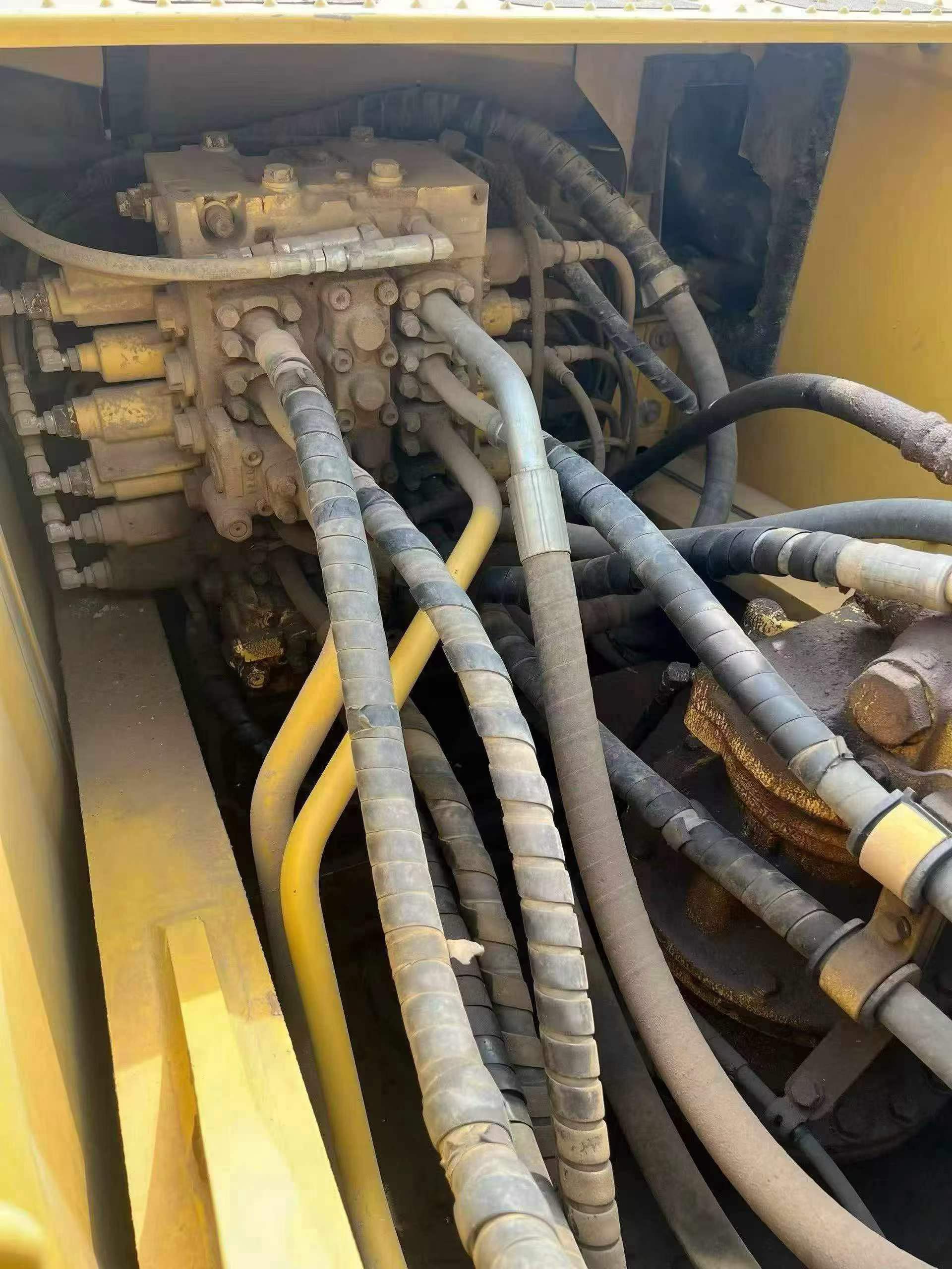 Buy Komatsu PC240-6 Used Excavator / 6