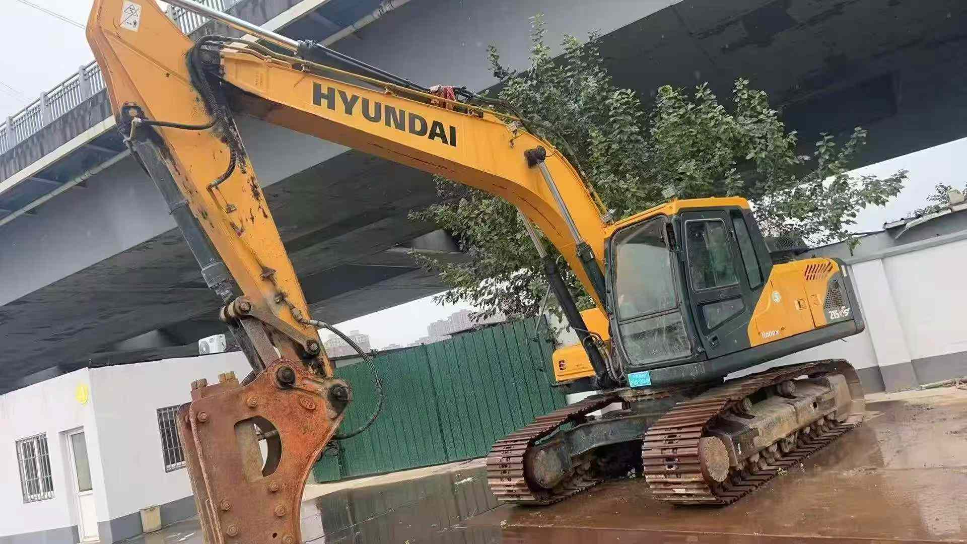 Buy Hyundai R215-7 Used Excavator / 2