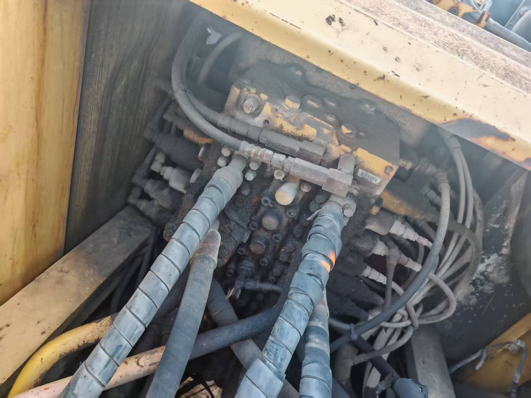 Buy Komatsu PC200-7 Used Excavator / 4