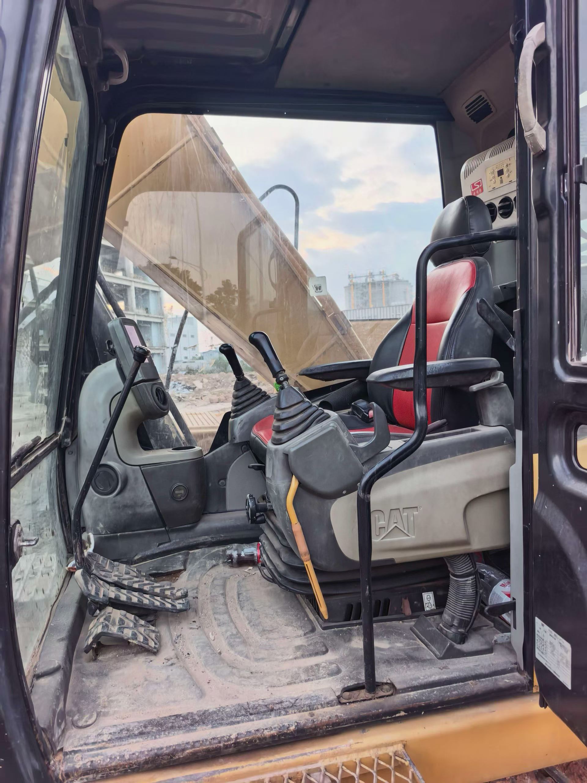 Buy Caterpillar 320D Used Excavator / 7