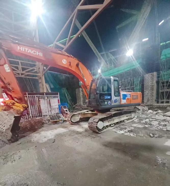 Buy Hitachi ZX260-3G Used Excavator / 1