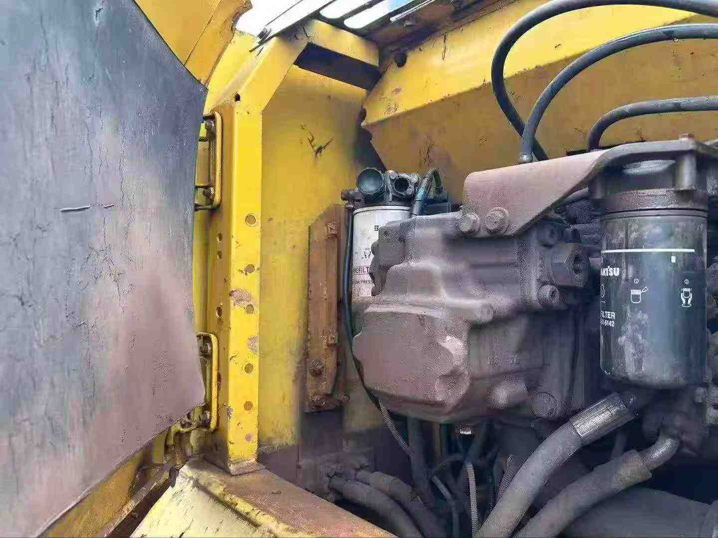 Buy Komatsu PC210-6 Used Excavator / 2