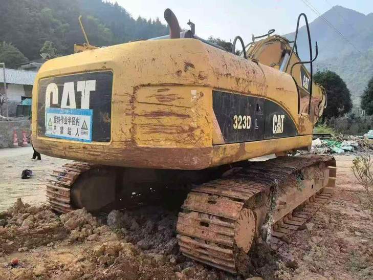 Buy Caterpillar 323D2L Used Excavator / 1