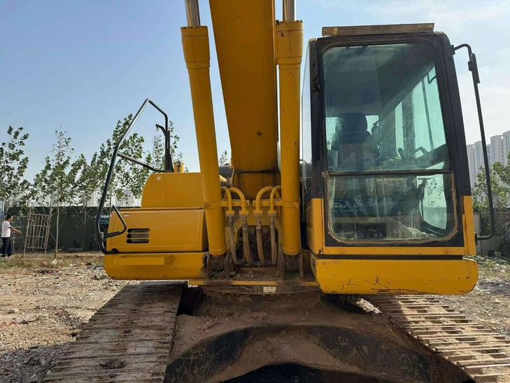 Buy Komatsu PC200 Used Excavator / 1