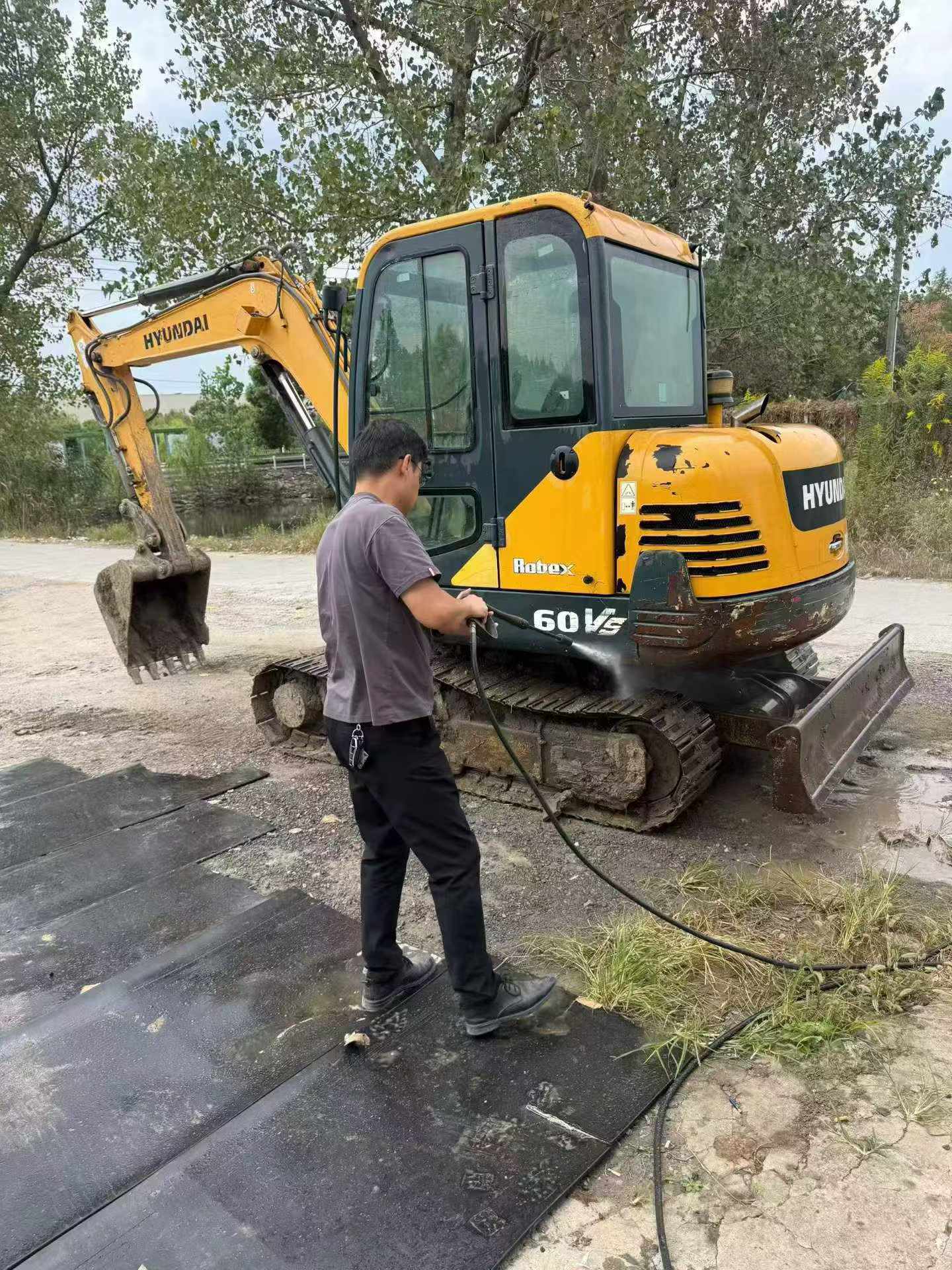 Buy Hyundai HX60 Used Excavator / 3