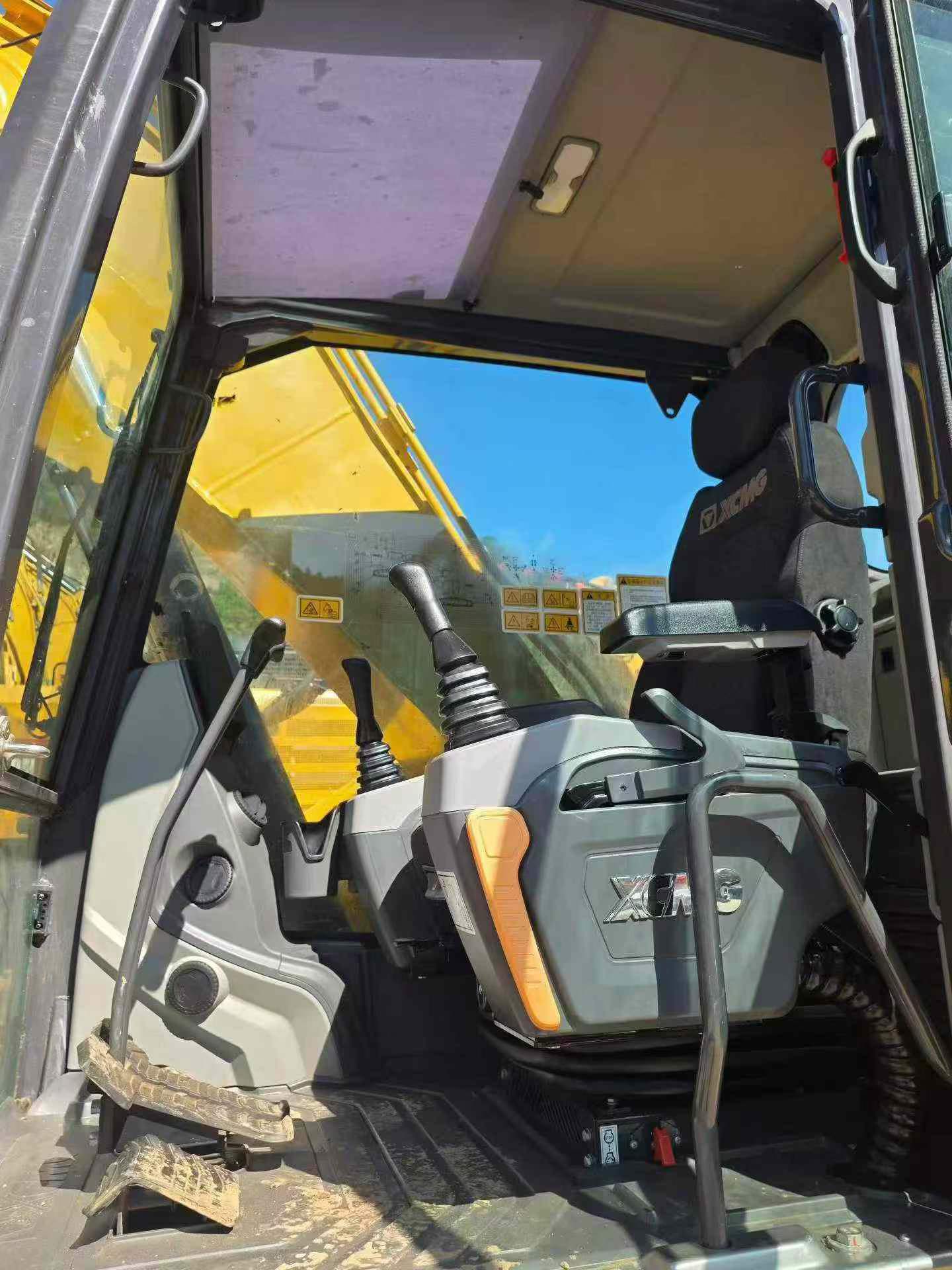 شراء حفارة XCMG XE200 مستعملة / 2