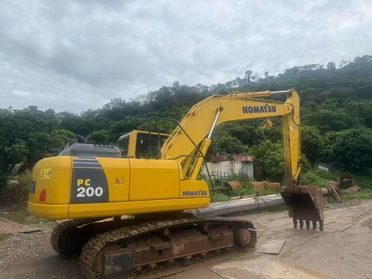 Buy Komatsu PC200-8 Used Excavator / 1
