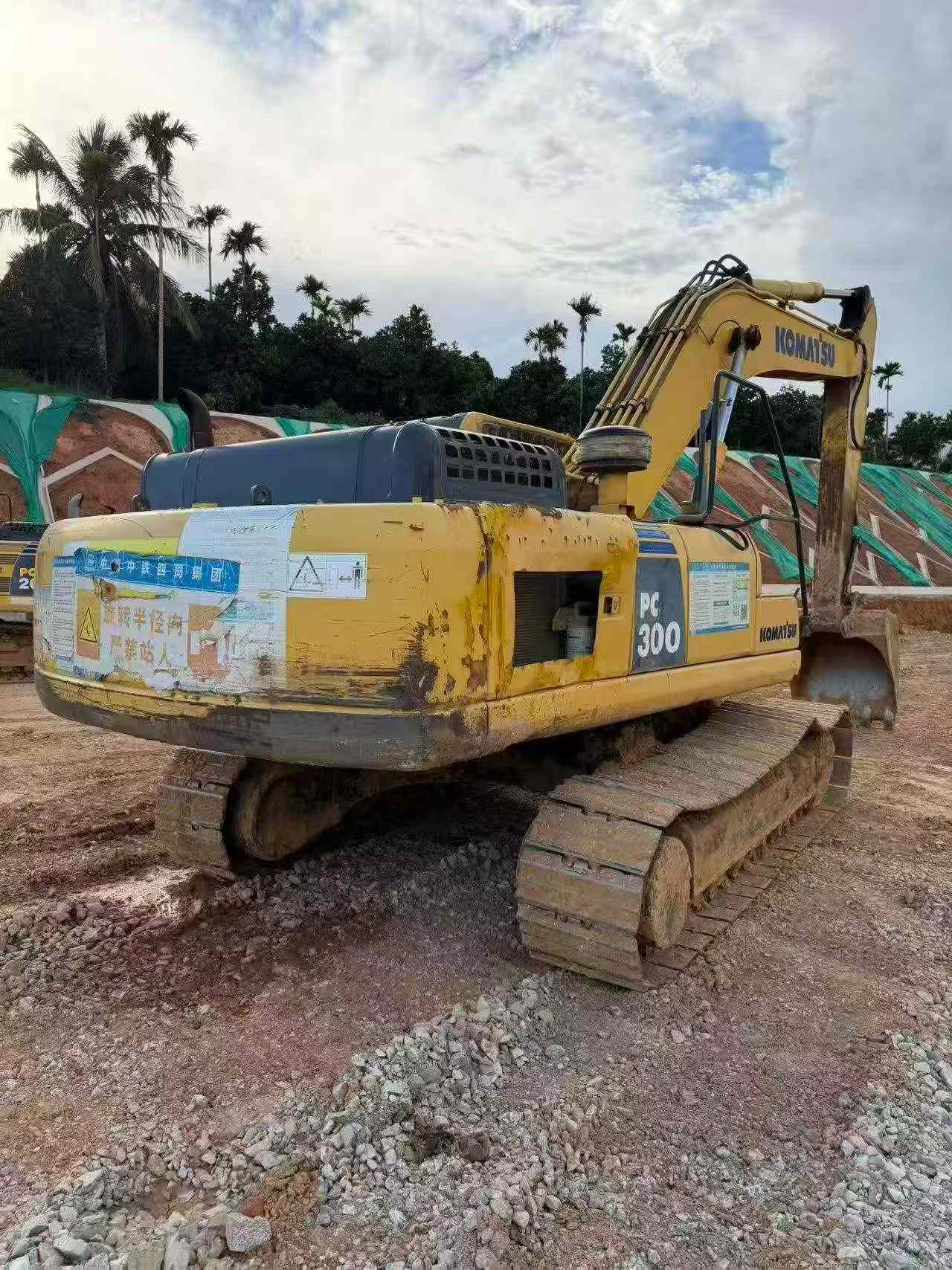 Buy Komatsu PC300-8 Used Excavator / 4