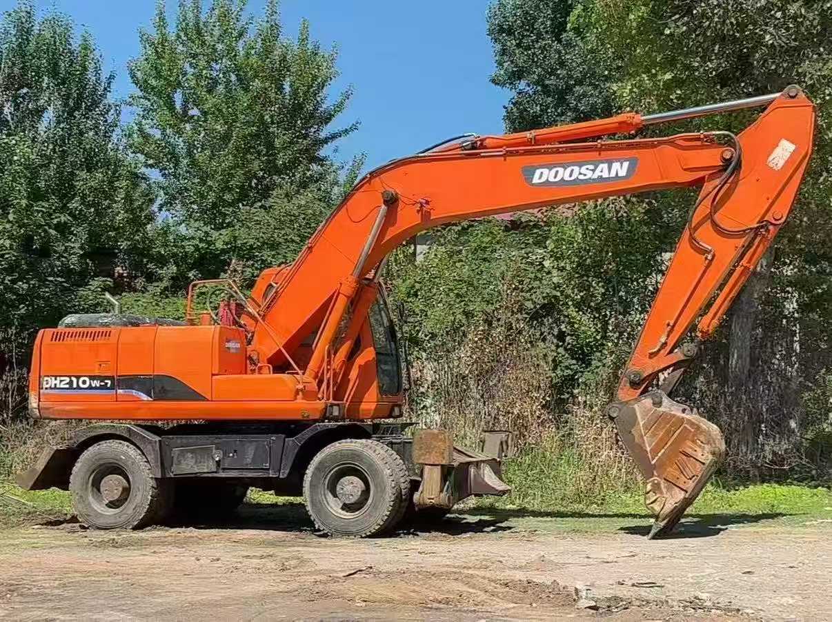Buy Doosan DH210W-7 Used Excavator / 4