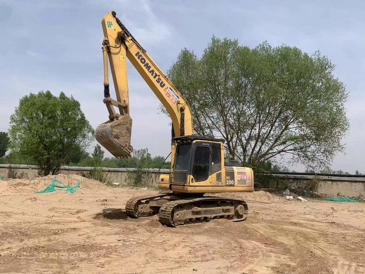 Buy Komatsu PC200 Used Excavator / 1