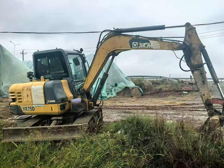 Buy XCMG XE60 Used Excavator / 1
